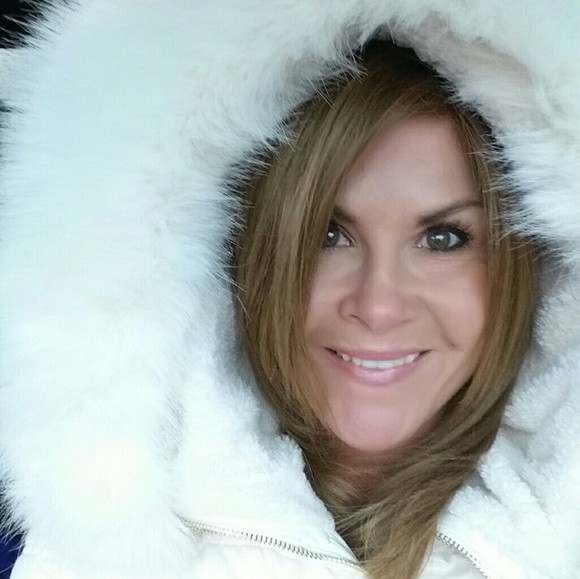 Meet your Posher, Dawn - Picture 1 of 1